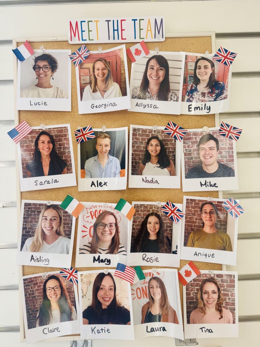 Tableau « Meet the team » de Firstep en Anglais à Bordeaux : la photo et le prénom de chaque membre de l'équipe, avec son drapeau